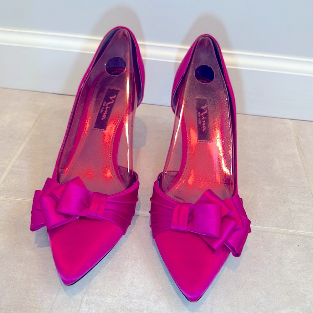 Hot PINK, like new, FUSHIA d’orsay heels.